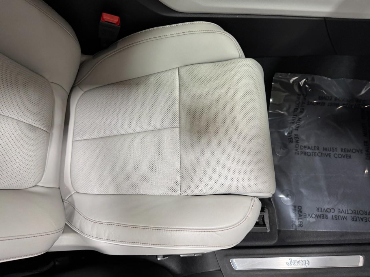 Jeep Grand Cherokee 4xe Vehicle Full-screen Gallery Image 20