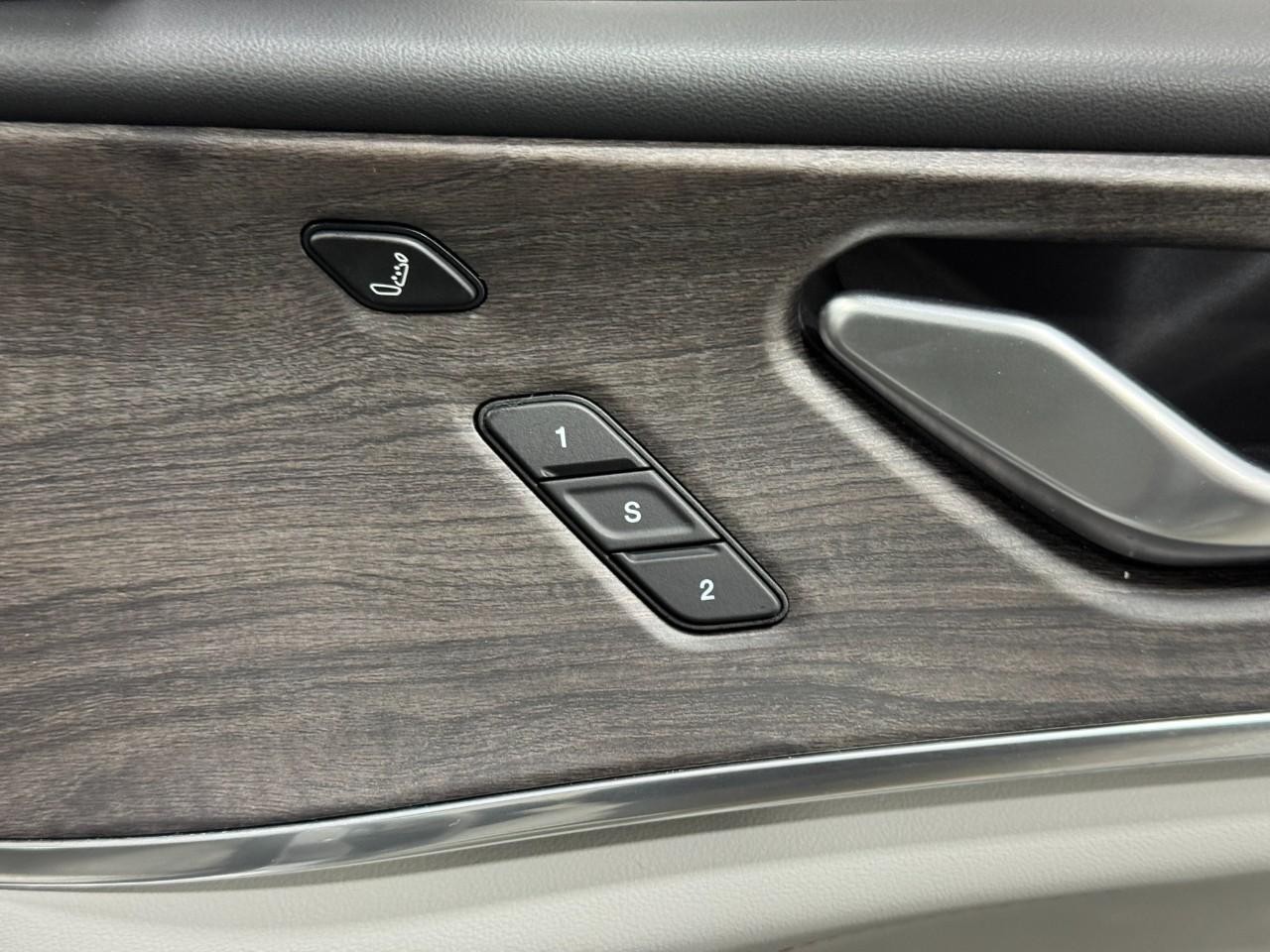 Jeep Grand Cherokee 4xe Vehicle Full-screen Gallery Image 22