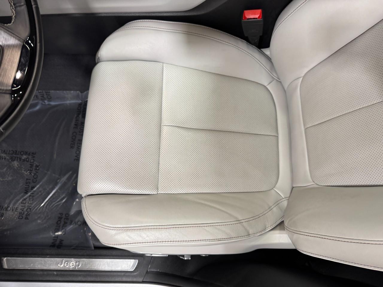 Jeep Grand Cherokee 4xe Vehicle Full-screen Gallery Image 28