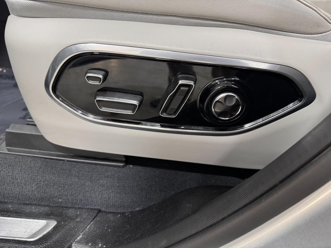 Jeep Grand Cherokee 4xe Vehicle Full-screen Gallery Image 29