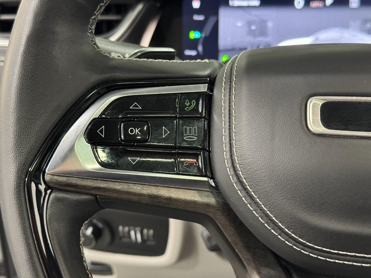 Jeep Grand Cherokee 4xe Vehicle Full-screen Gallery Image 31