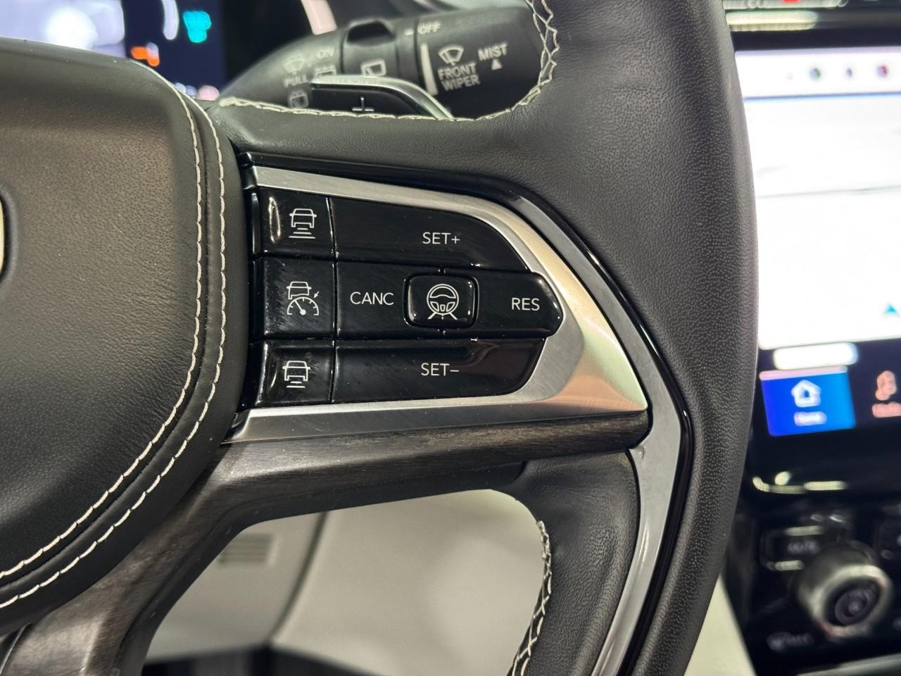 Jeep Grand Cherokee 4xe Vehicle Full-screen Gallery Image 32