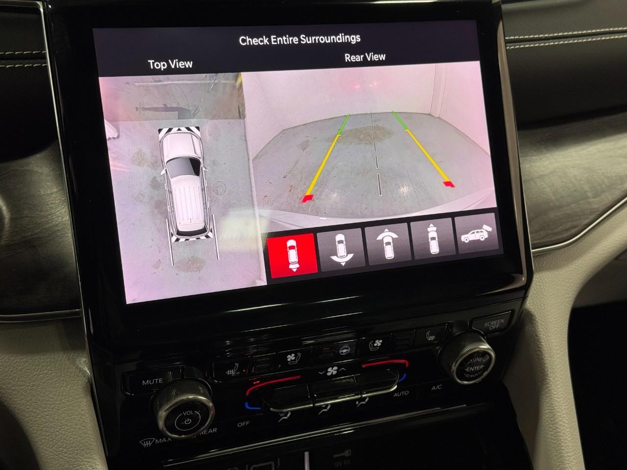 Jeep Grand Cherokee 4xe Vehicle Full-screen Gallery Image 34