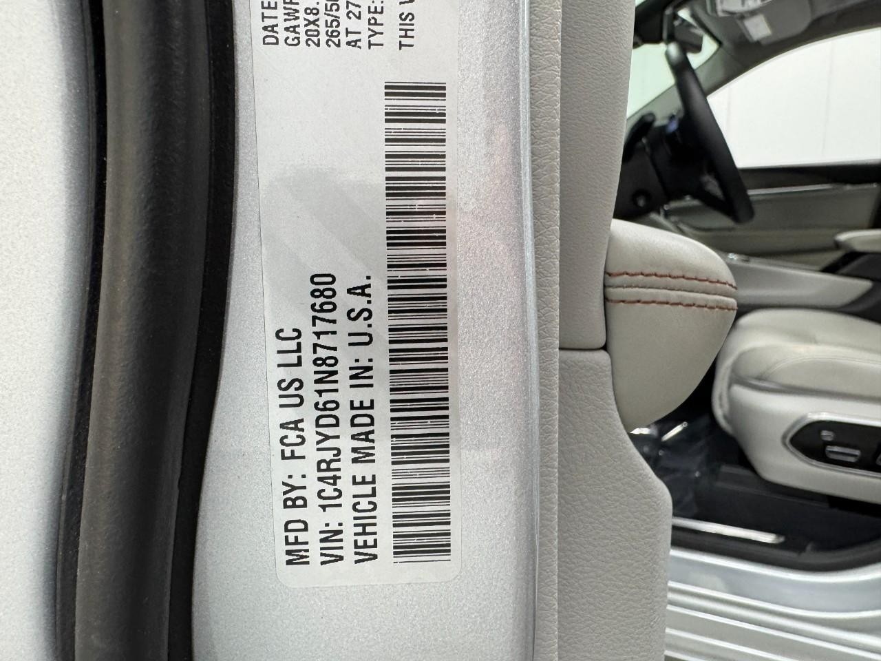 Jeep Grand Cherokee 4xe Vehicle Full-screen Gallery Image 35