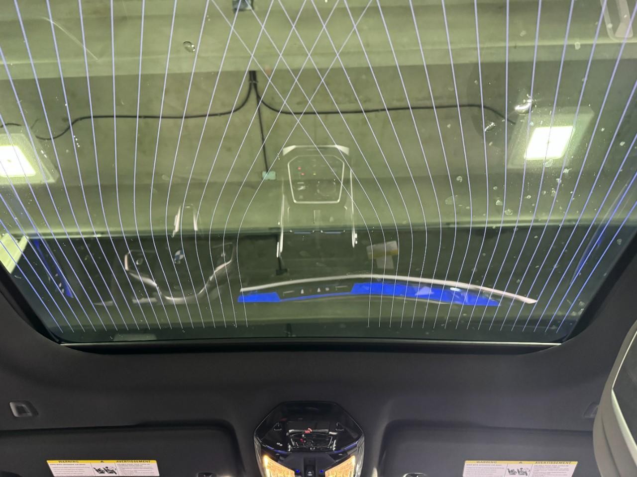 BMW 7 Series Vehicle Full-screen Gallery Image 11