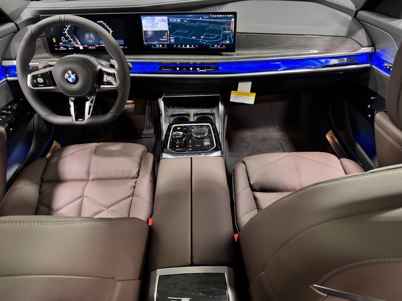 BMW 7 Series Vehicle Full-screen Gallery Image 12