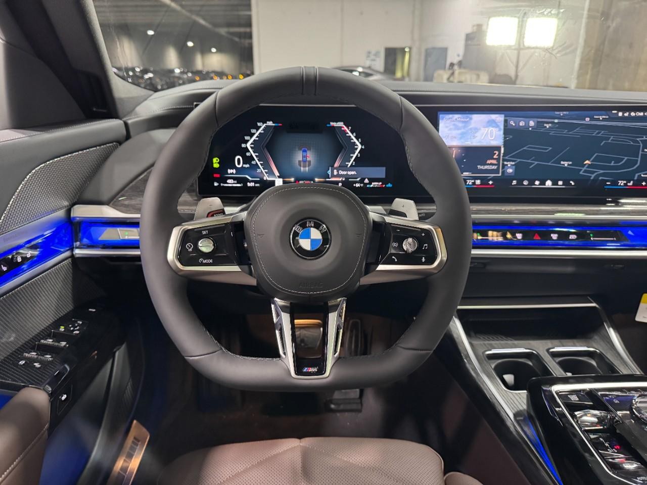 BMW 7 Series Vehicle Full-screen Gallery Image 13