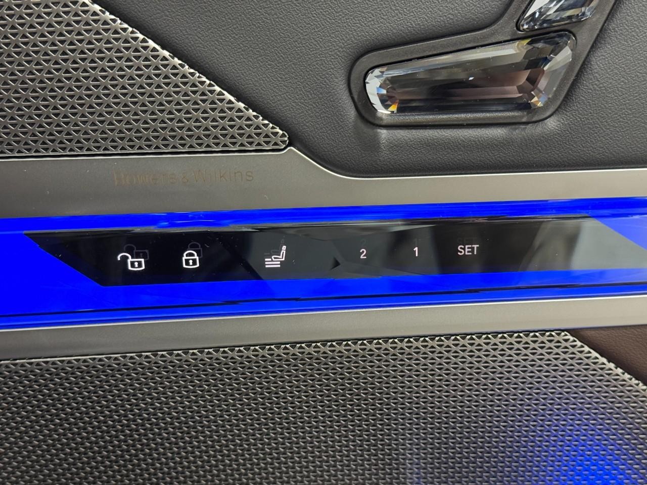 BMW 7 Series Vehicle Full-screen Gallery Image 20