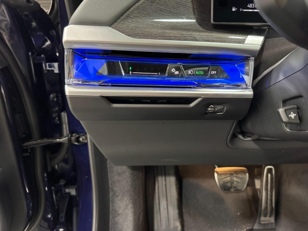 BMW 7 Series Vehicle Full-screen Gallery Image 28