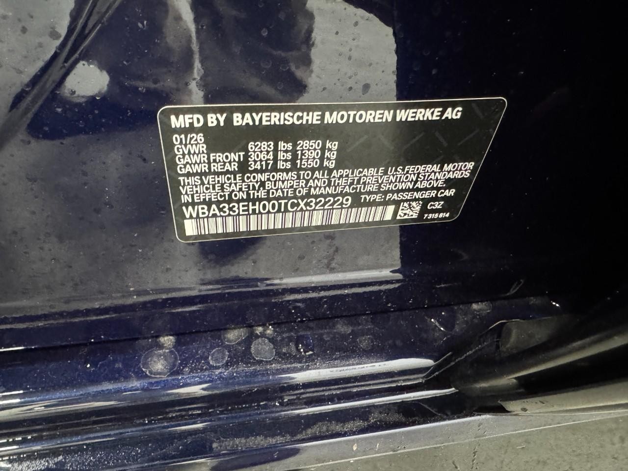 BMW 7 Series Vehicle Full-screen Gallery Image 33