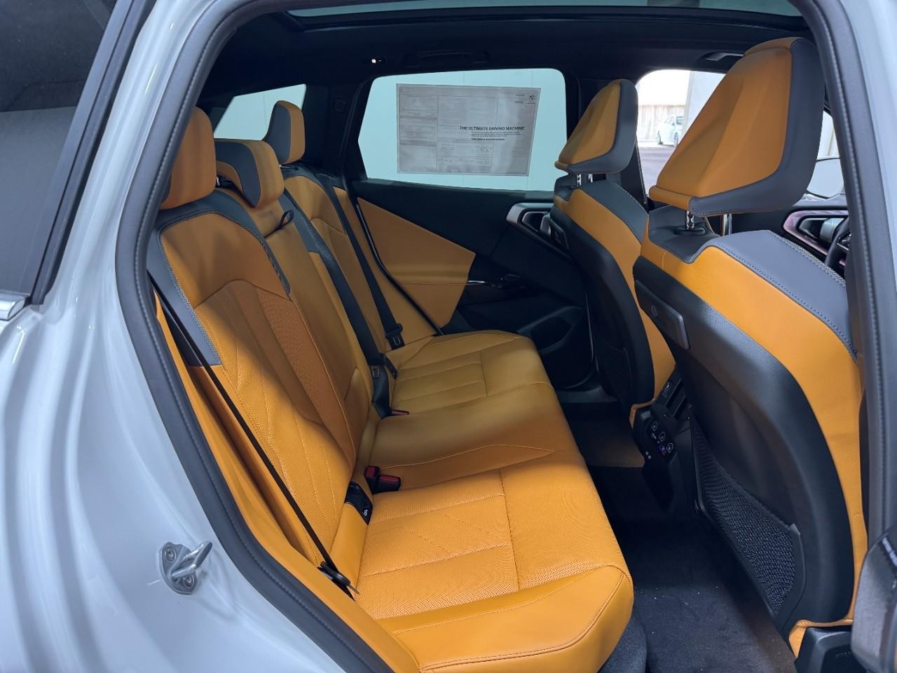 BMW X3 Vehicle Full-screen Gallery Image 10