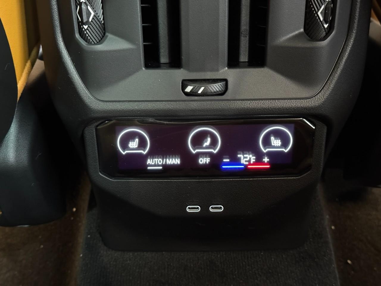 BMW X3 Vehicle Full-screen Gallery Image 11