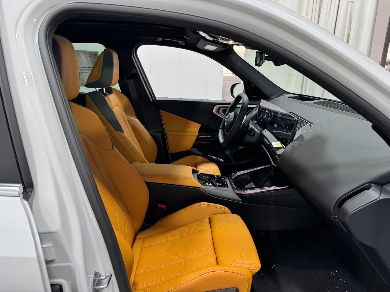 BMW X3 Vehicle Full-screen Gallery Image 18