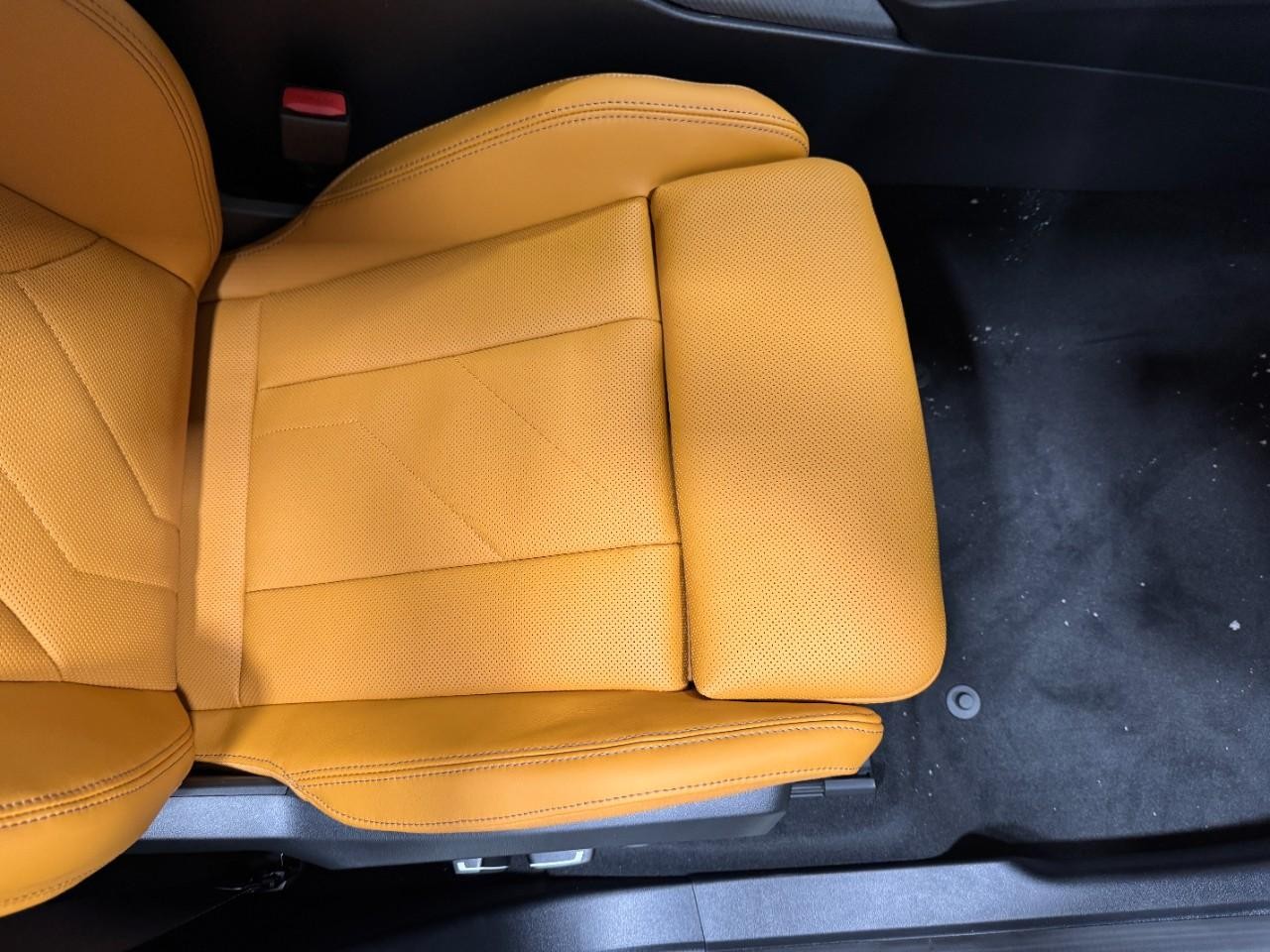 BMW X3 Vehicle Full-screen Gallery Image 19