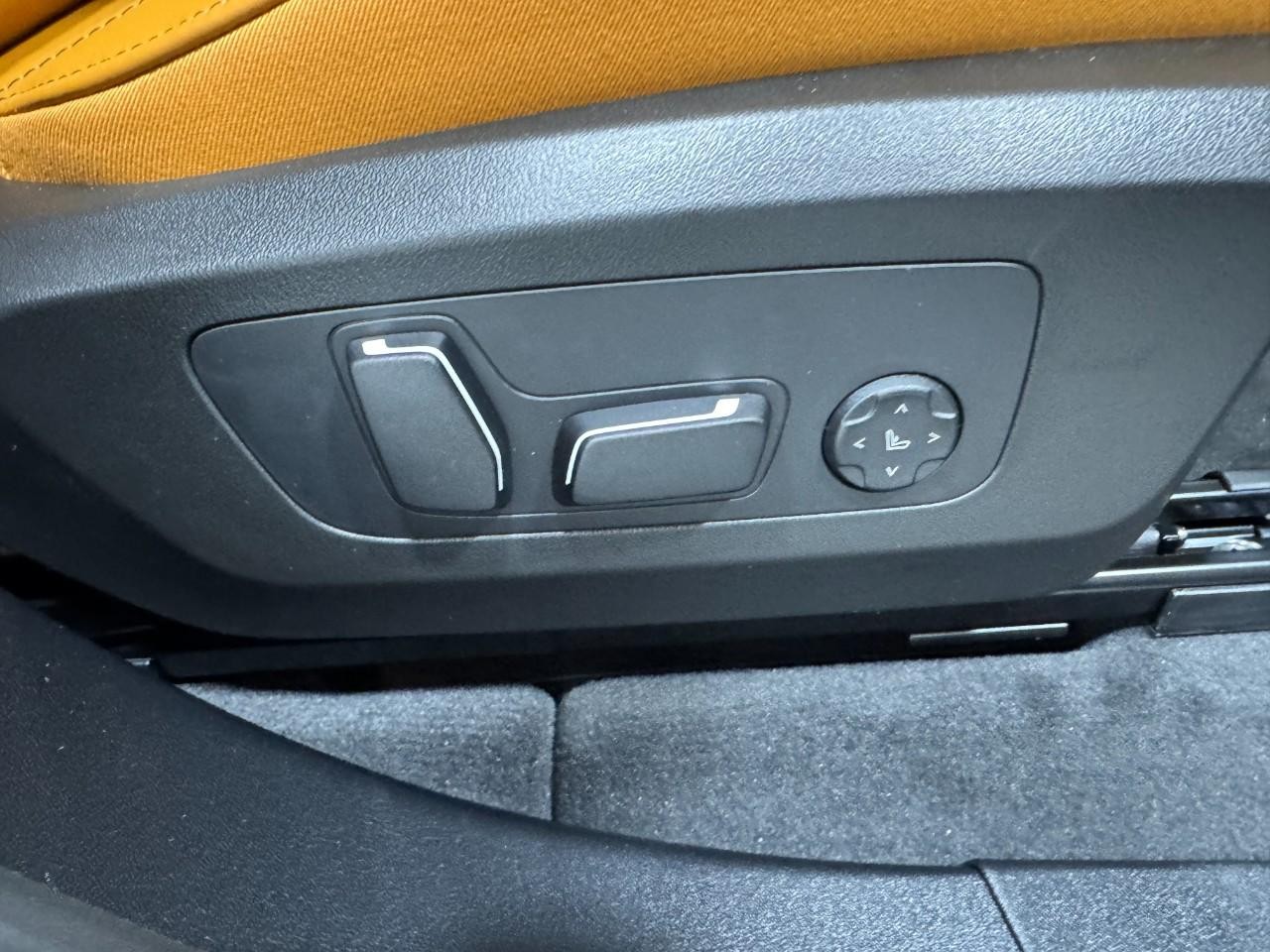 BMW X3 Vehicle Full-screen Gallery Image 20