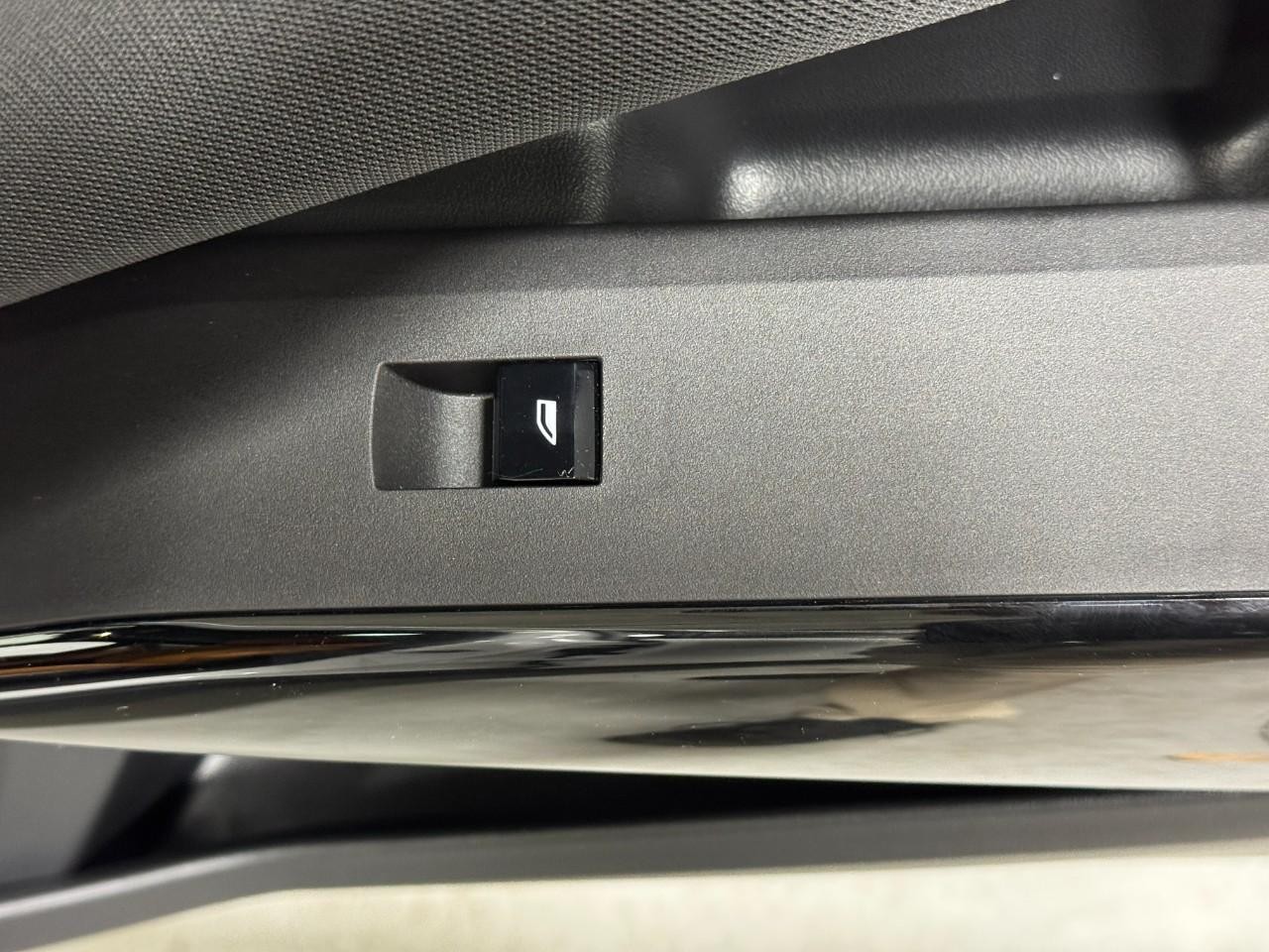 BMW X3 Vehicle Full-screen Gallery Image 22