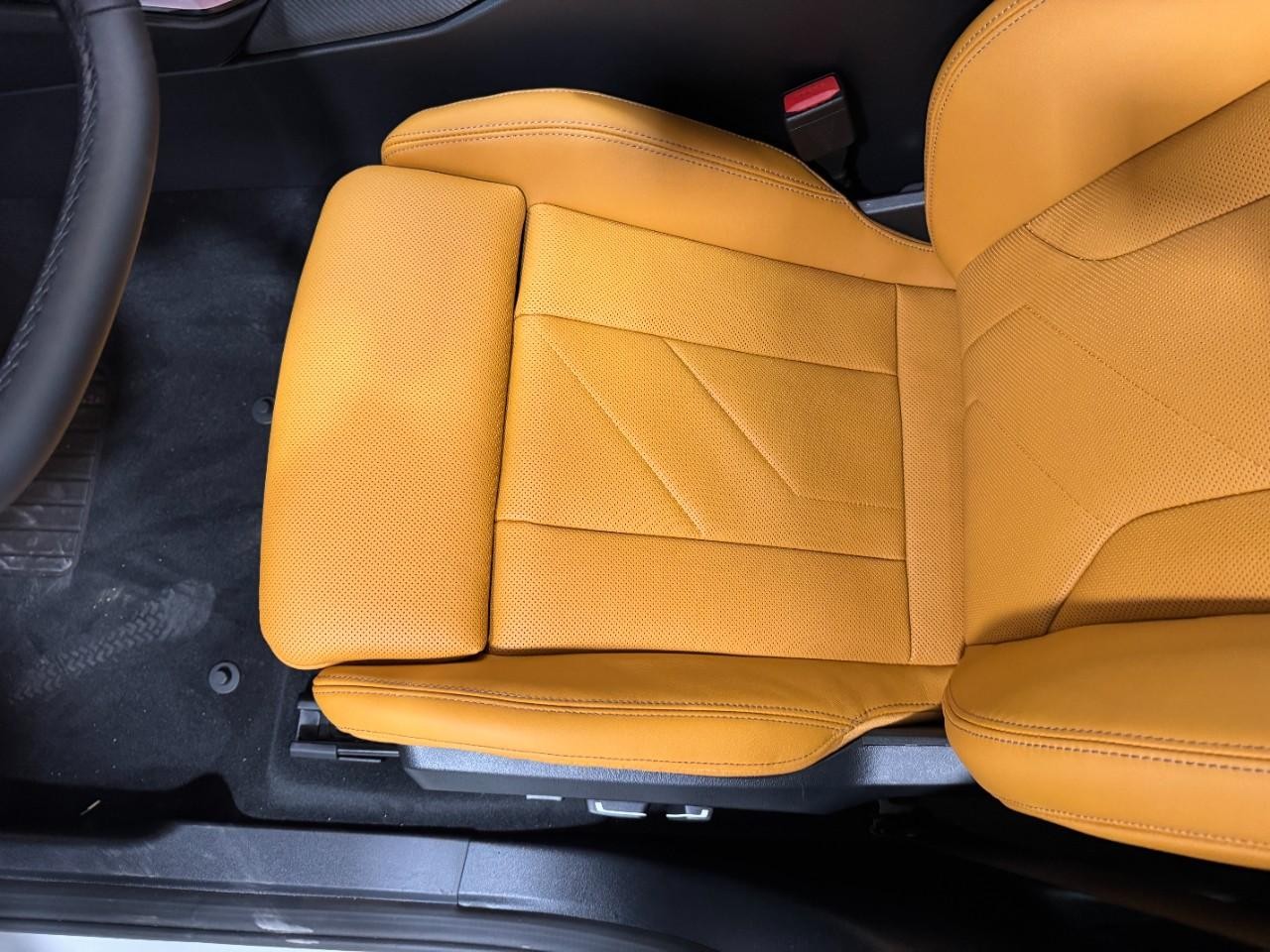 BMW X3 Vehicle Full-screen Gallery Image 27