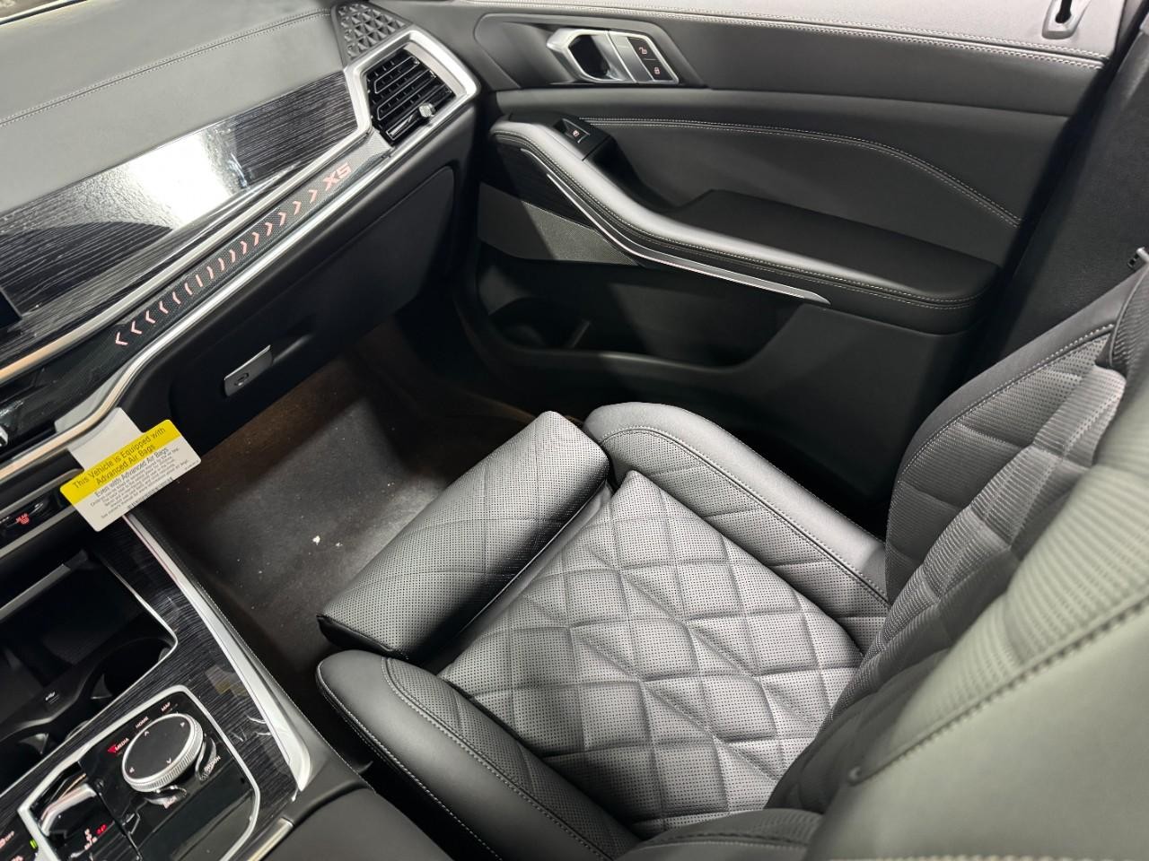 BMW X5 Vehicle Full-screen Gallery Image 17