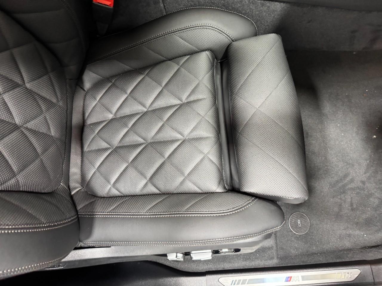 BMW X5 Vehicle Full-screen Gallery Image 19