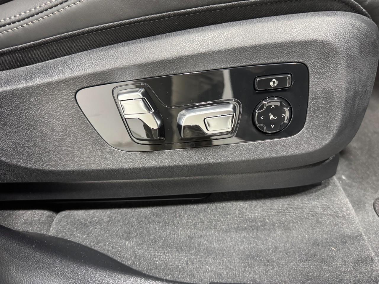 BMW X5 Vehicle Full-screen Gallery Image 20