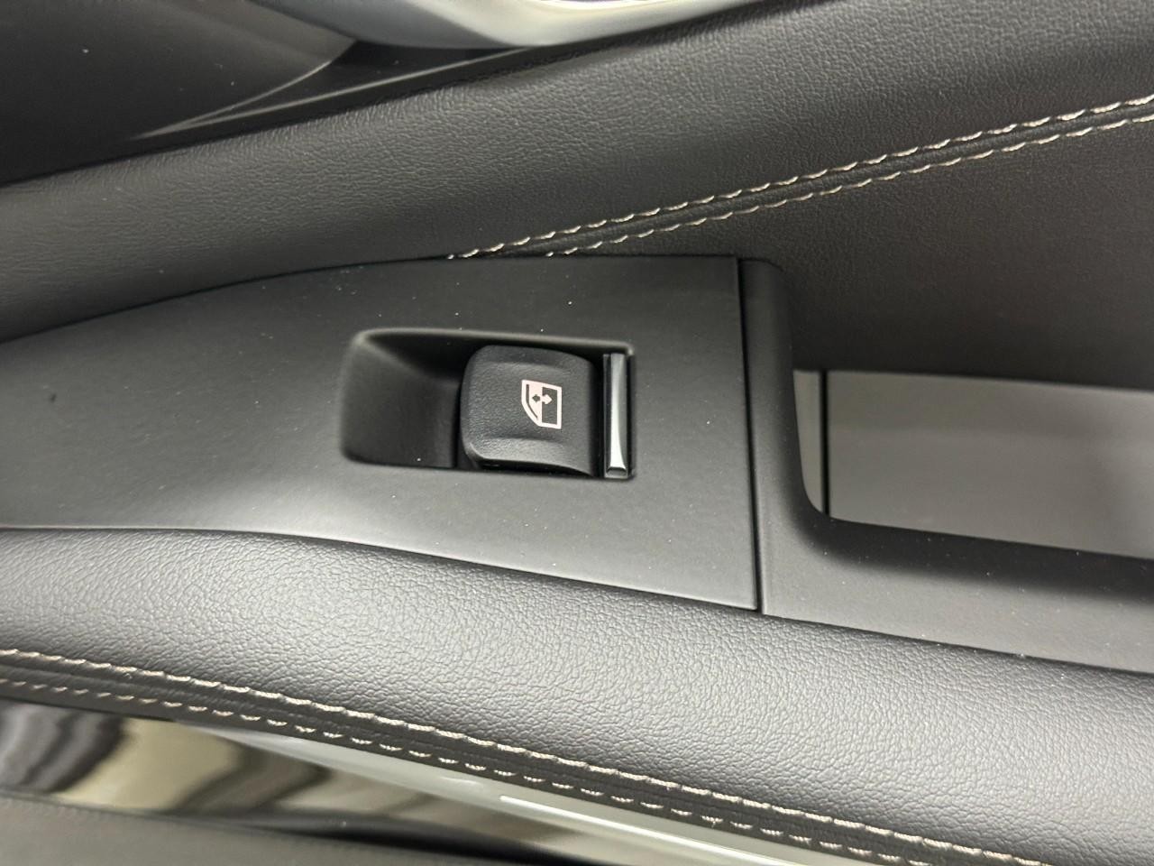 BMW X5 Vehicle Full-screen Gallery Image 22