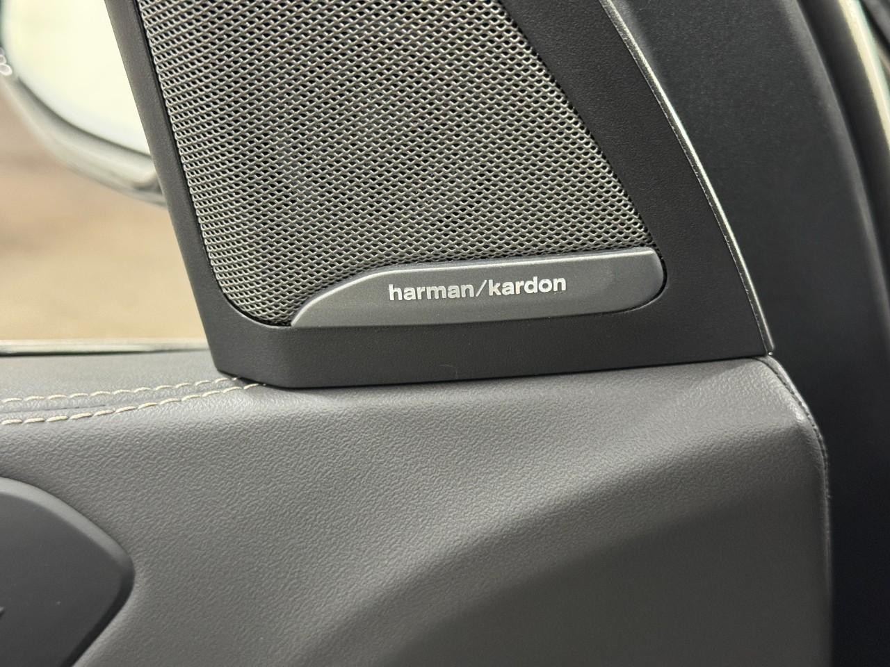 BMW X5 Vehicle Full-screen Gallery Image 23