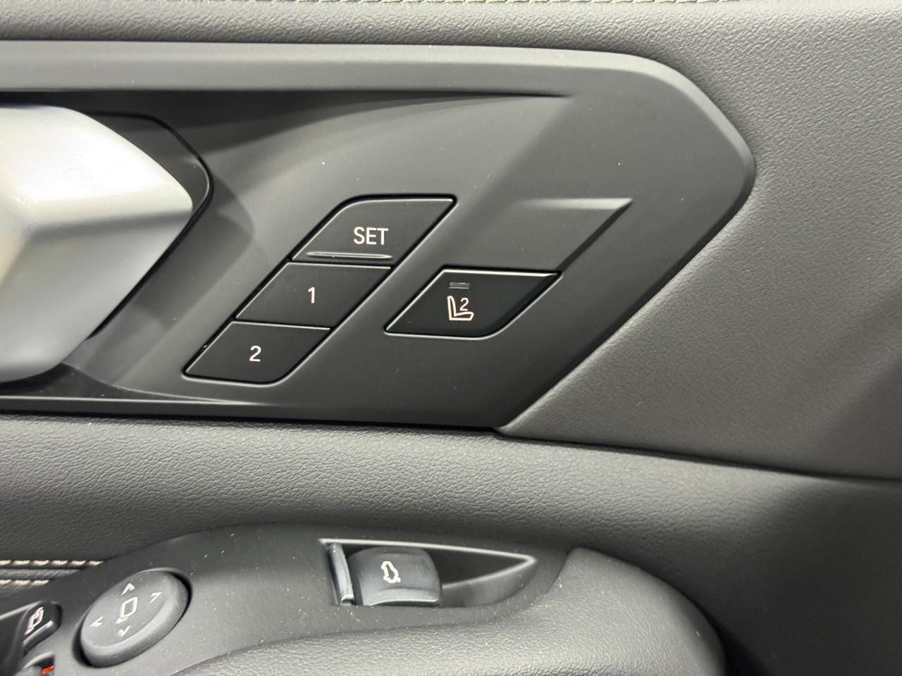 BMW X5 Vehicle Full-screen Gallery Image 24