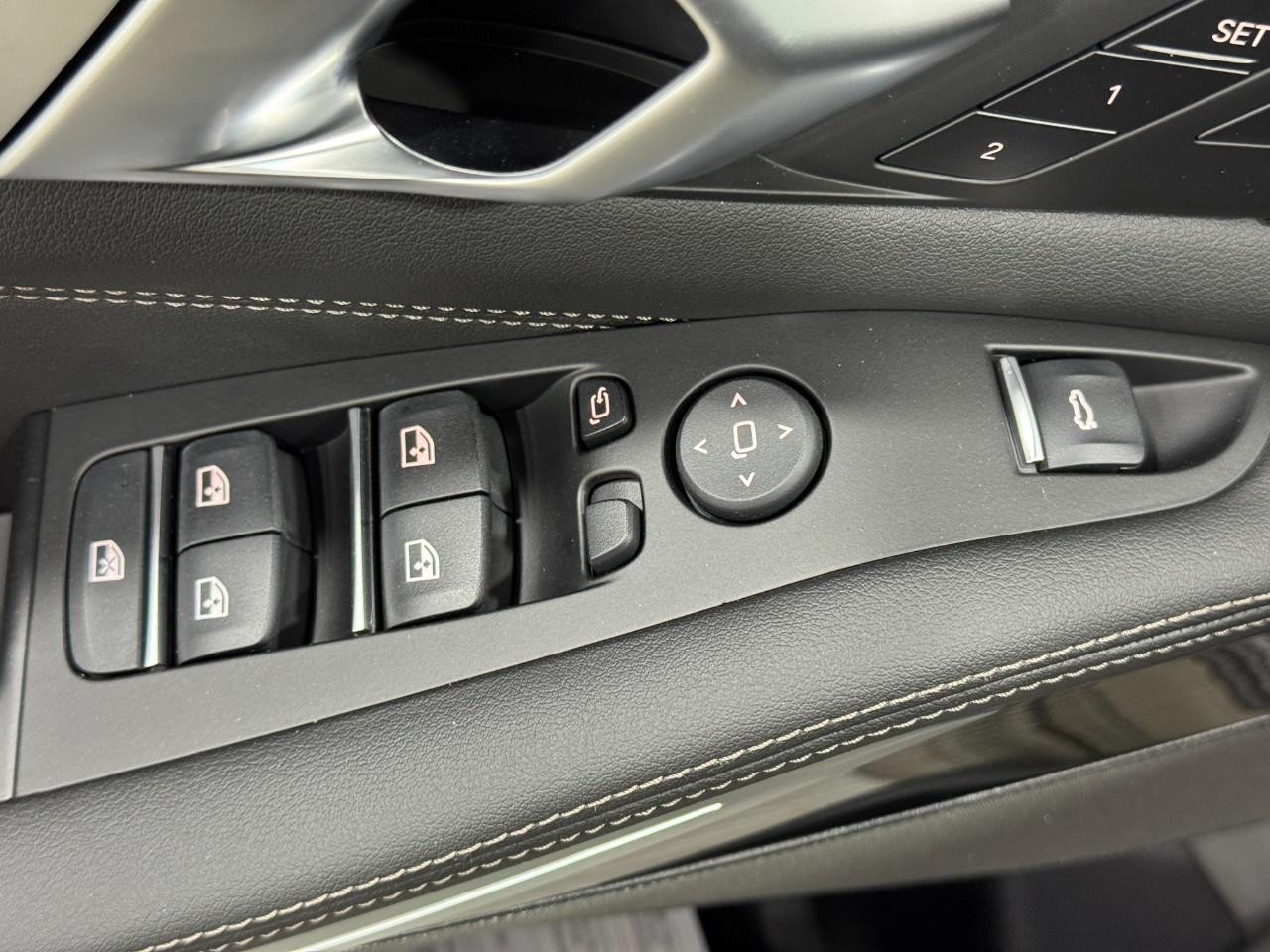 BMW X5 Vehicle Full-screen Gallery Image 26