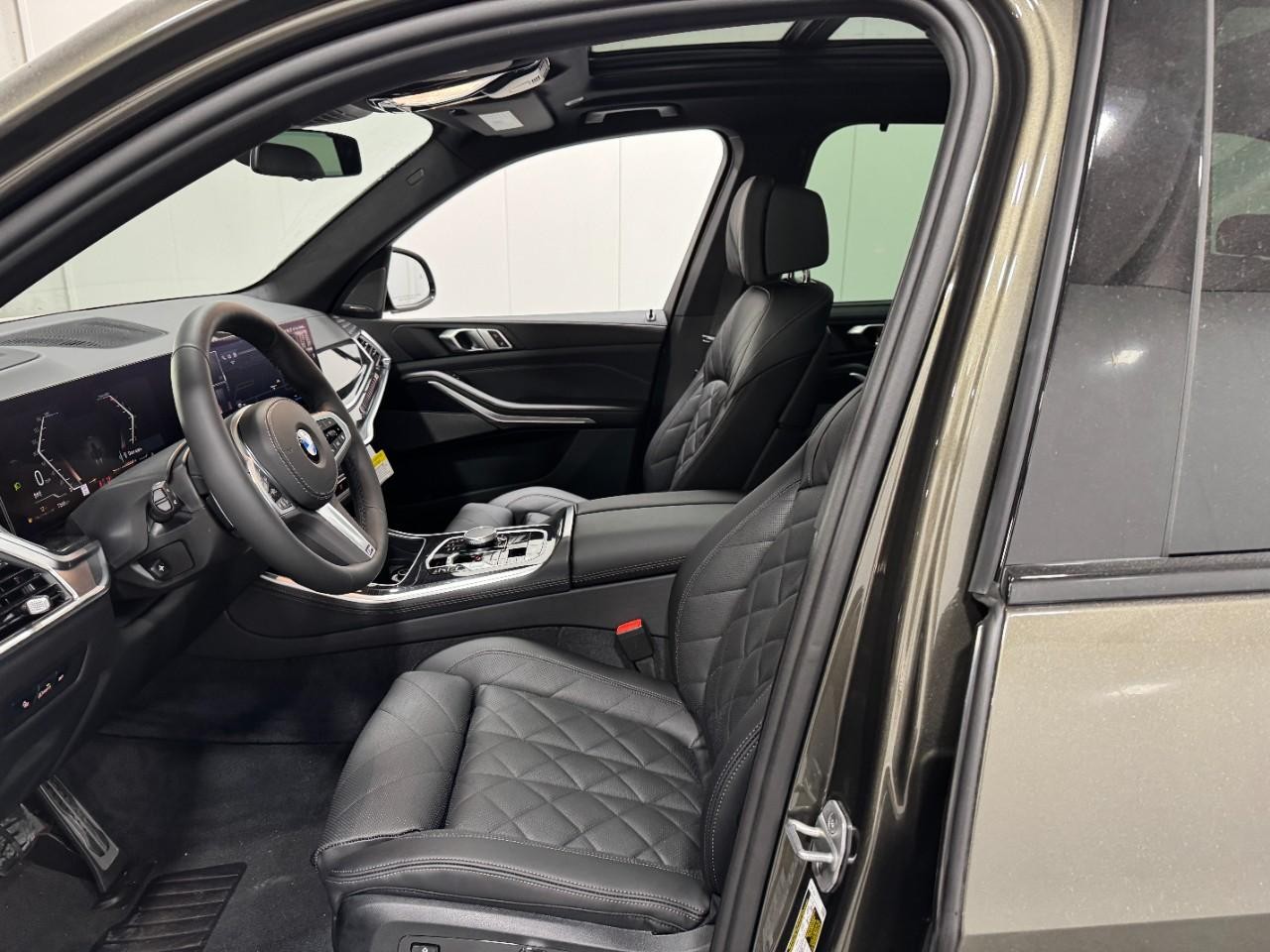 BMW X5 Vehicle Full-screen Gallery Image 27