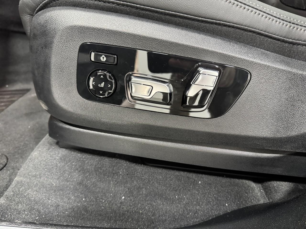 BMW X5 Vehicle Full-screen Gallery Image 29