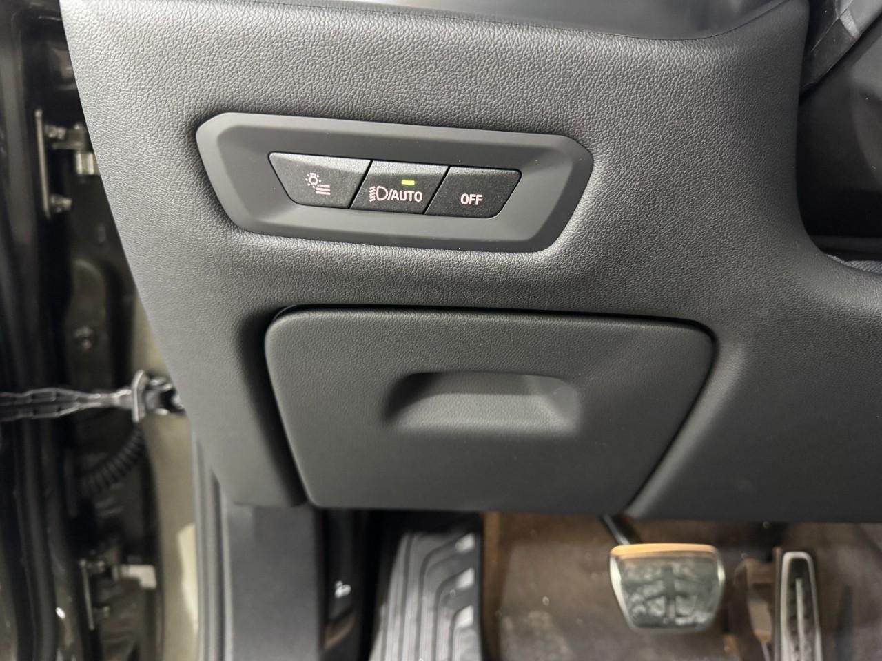 BMW X5 Vehicle Full-screen Gallery Image 30