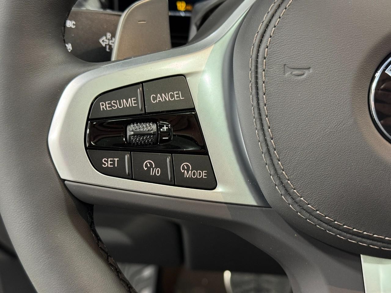 BMW X5 Vehicle Full-screen Gallery Image 31