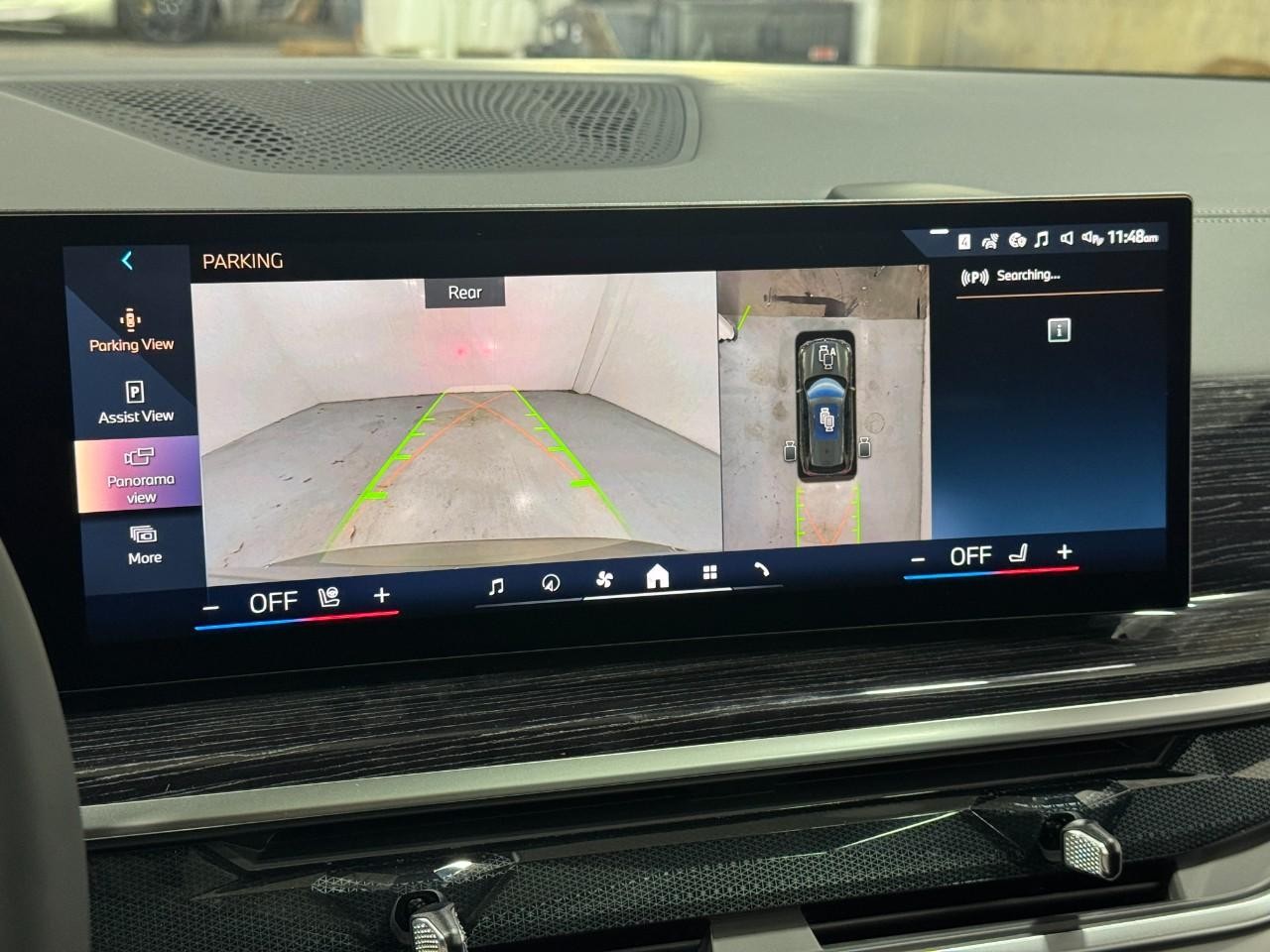 BMW X5 Vehicle Full-screen Gallery Image 34