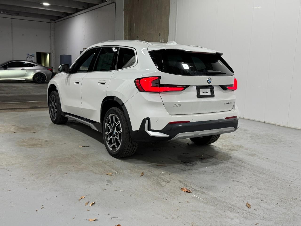 BMW X1 Vehicle Full-screen Gallery Image 3