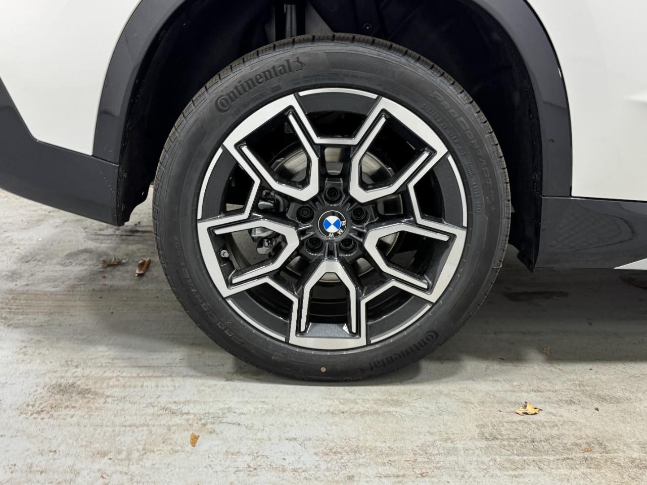 BMW X1 Vehicle Full-screen Gallery Image 5