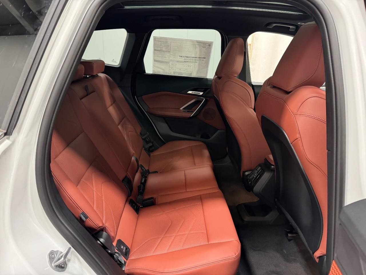 BMW X1 Vehicle Full-screen Gallery Image 10