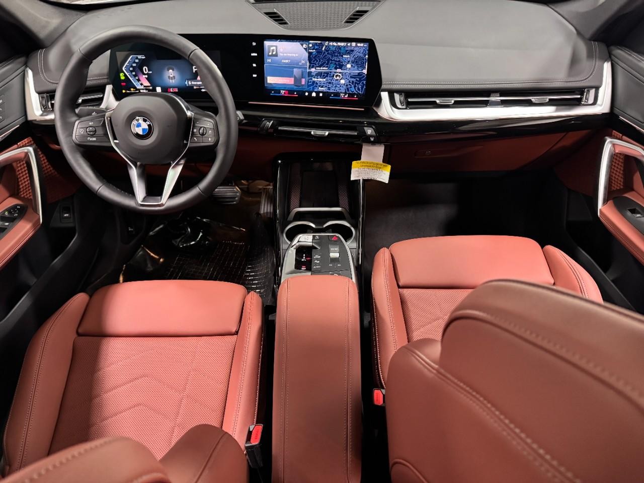 BMW X1 Vehicle Full-screen Gallery Image 12