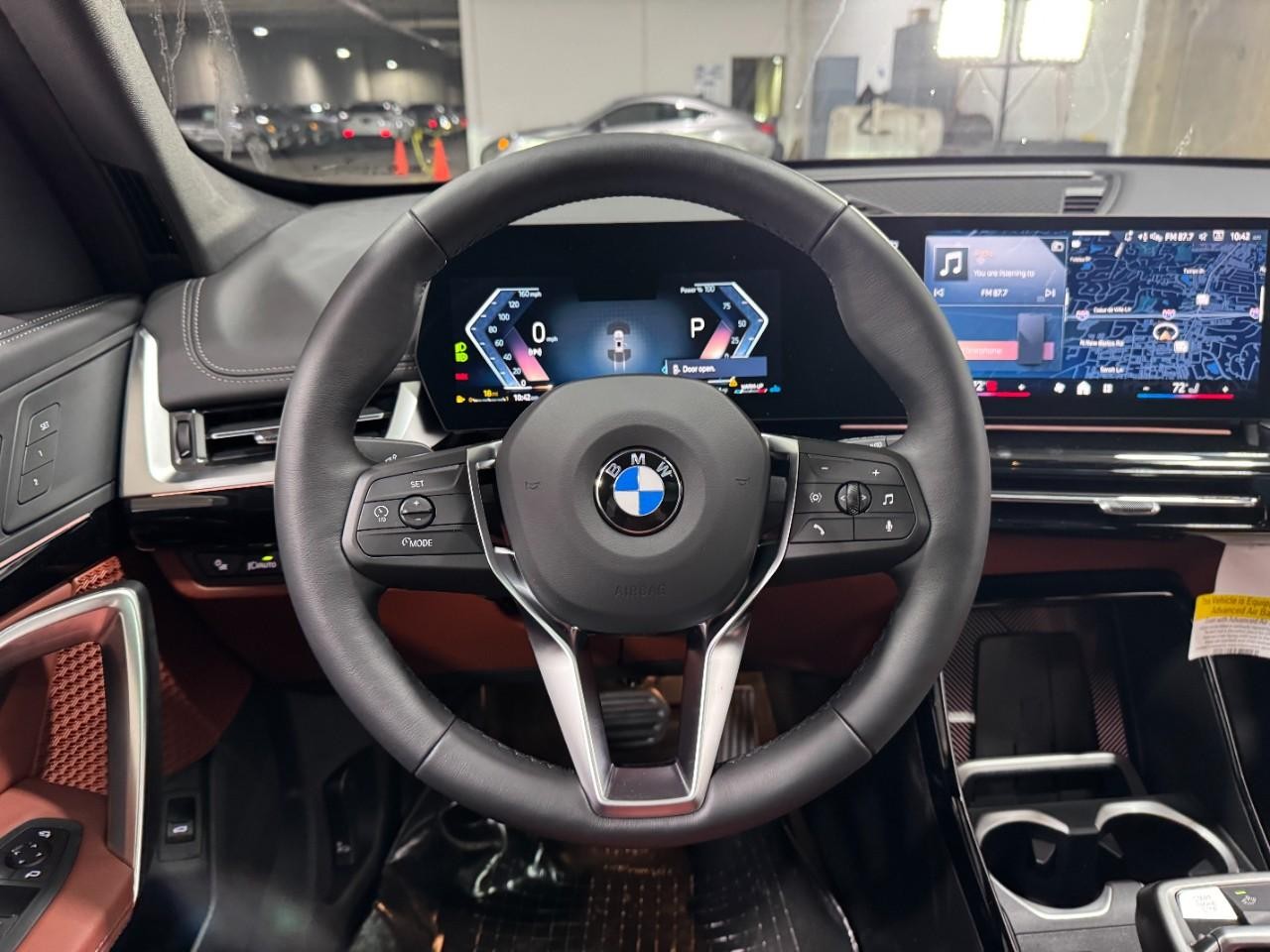 BMW X1 Vehicle Full-screen Gallery Image 13