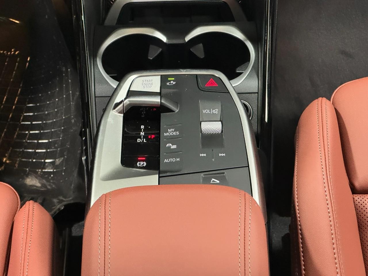 BMW X1 Vehicle Full-screen Gallery Image 15