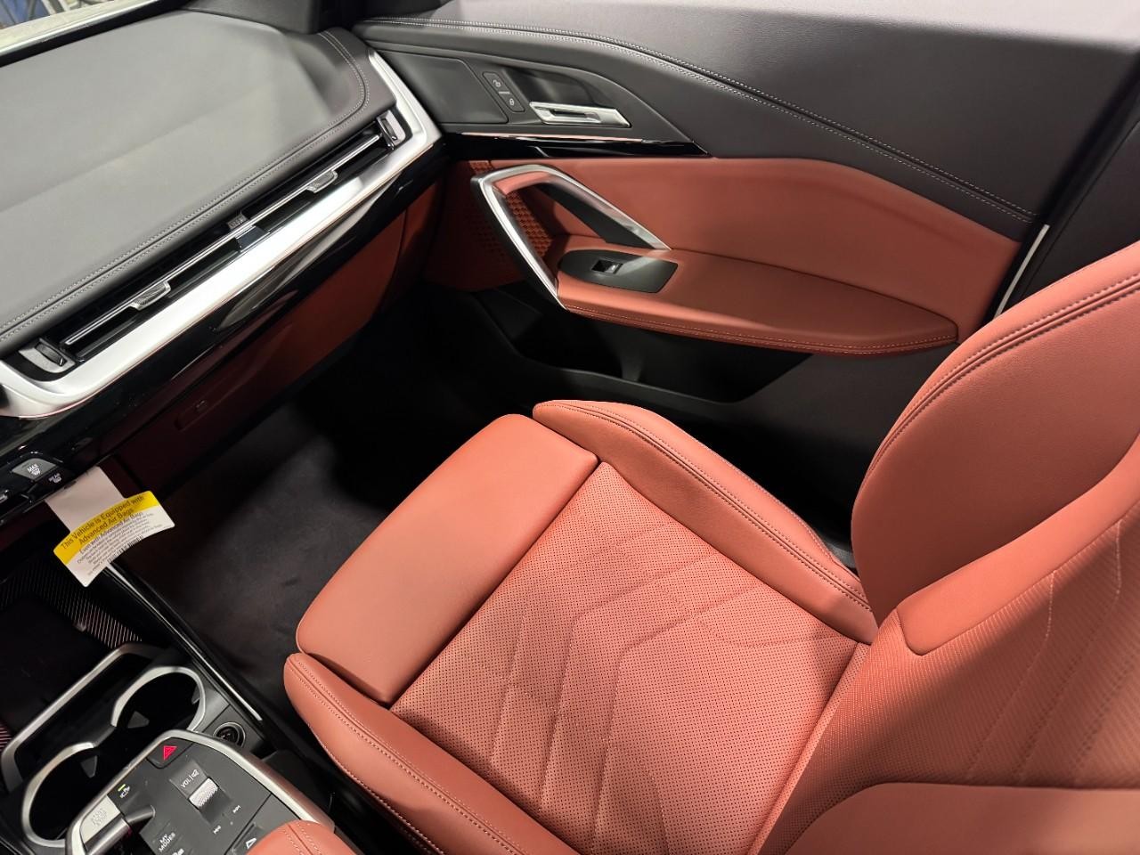 BMW X1 Vehicle Full-screen Gallery Image 16