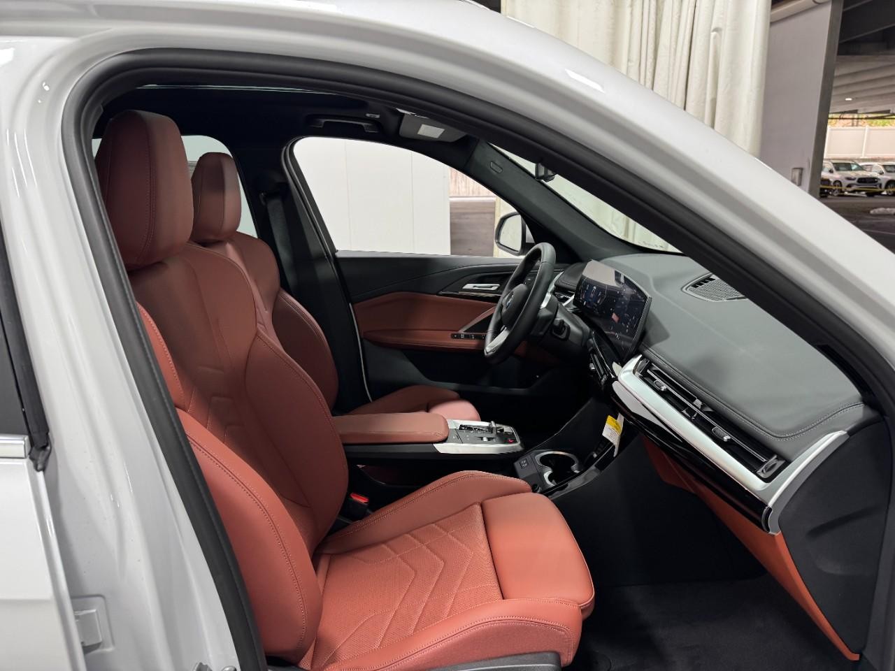 BMW X1 Vehicle Full-screen Gallery Image 17