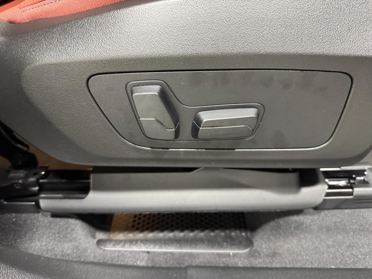 BMW X1 Vehicle Full-screen Gallery Image 19