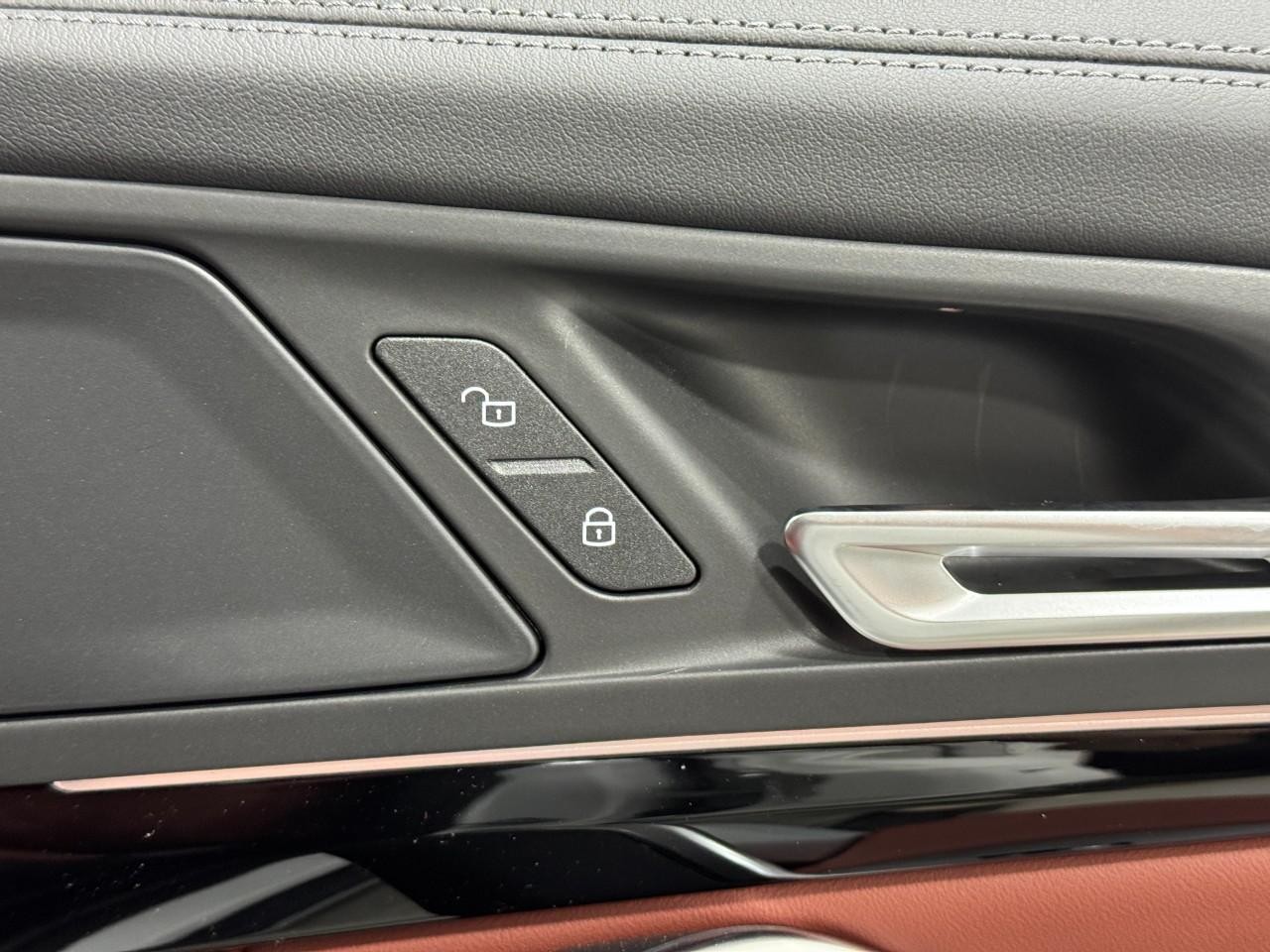 BMW X1 Vehicle Full-screen Gallery Image 20