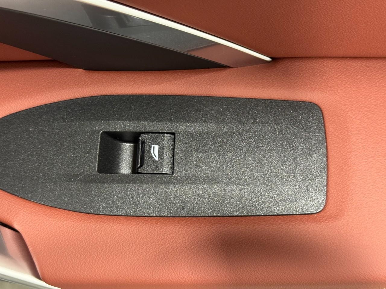 BMW X1 Vehicle Full-screen Gallery Image 21