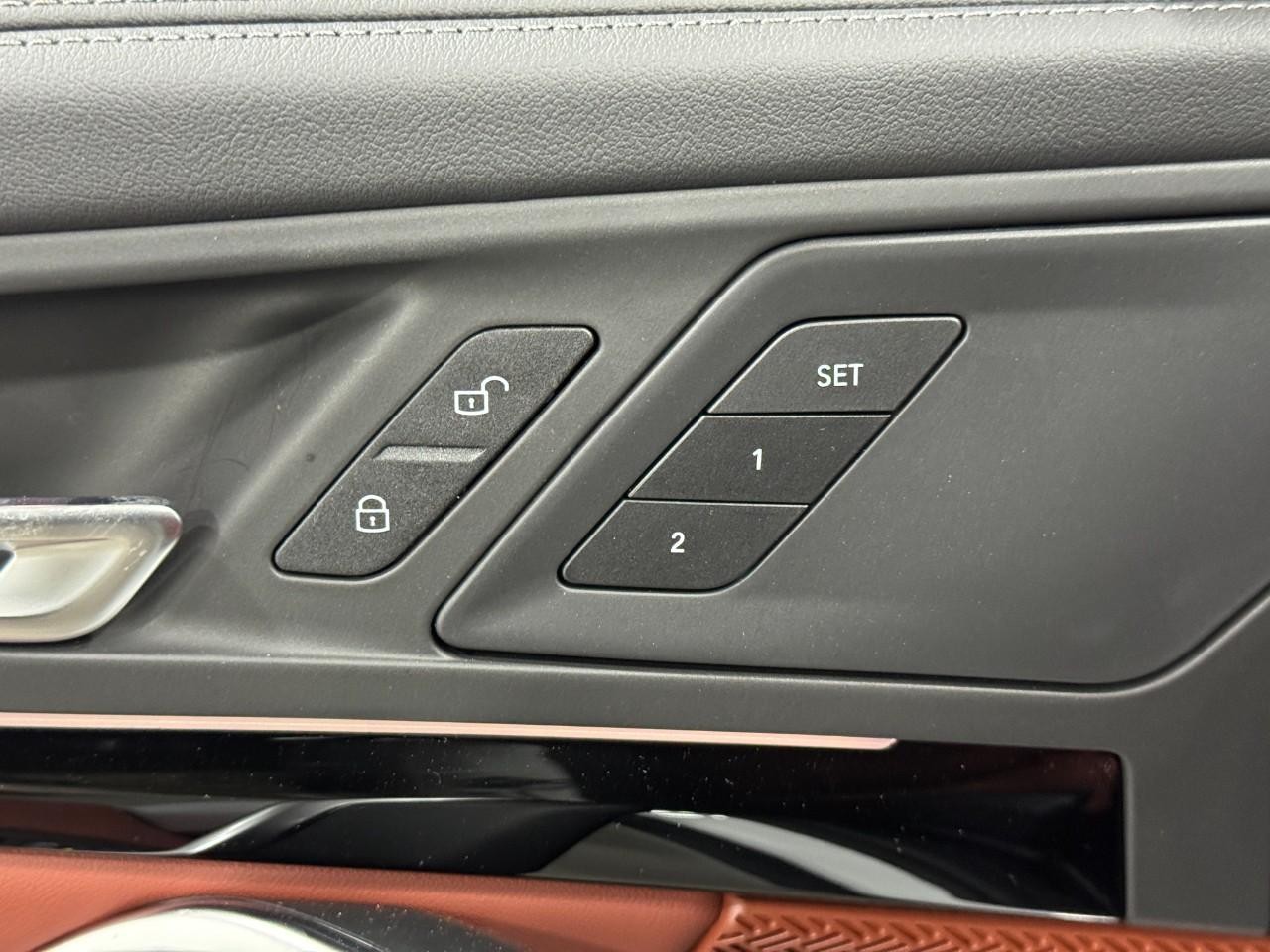 BMW X1 Vehicle Full-screen Gallery Image 22