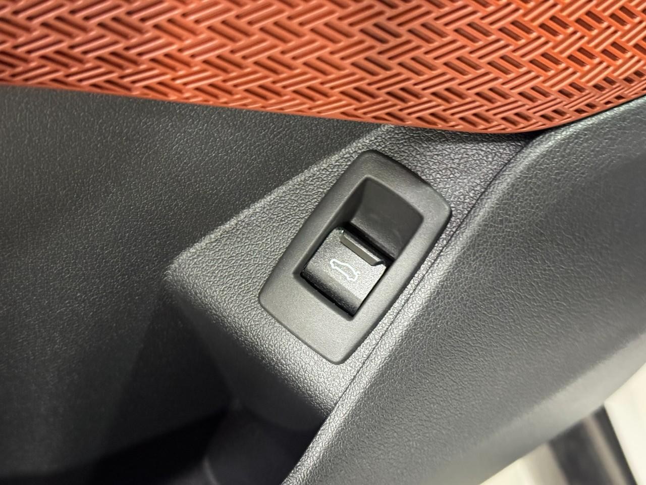 BMW X1 Vehicle Full-screen Gallery Image 24