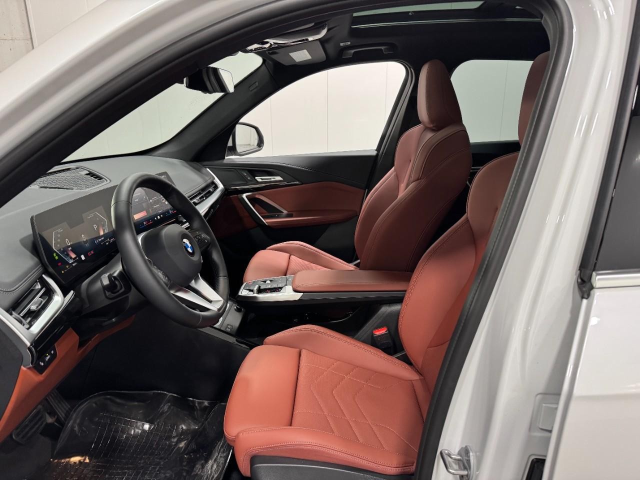 BMW X1 Vehicle Full-screen Gallery Image 25