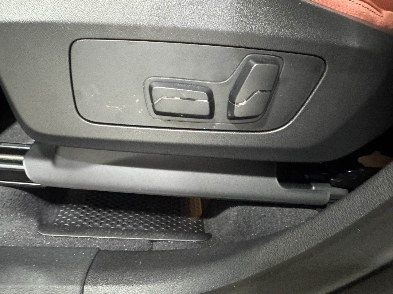 BMW X1 Vehicle Full-screen Gallery Image 27