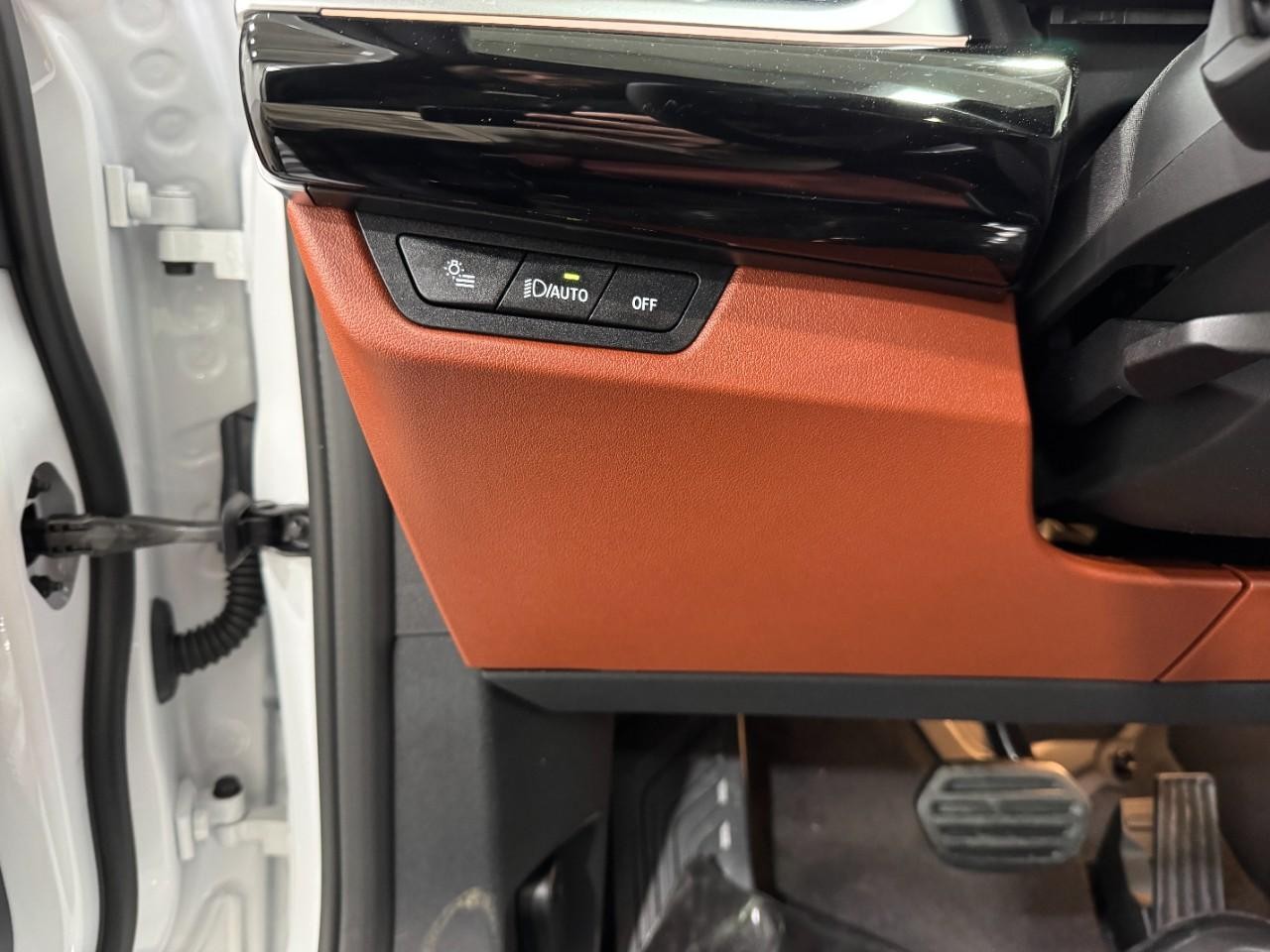 BMW X1 Vehicle Full-screen Gallery Image 28