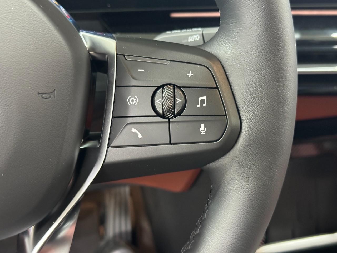 BMW X1 Vehicle Full-screen Gallery Image 30